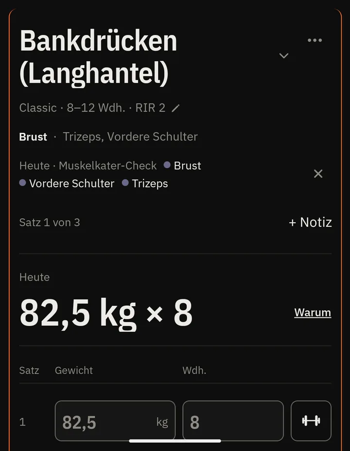 IronTally beim Bankdrücken: Vorschlag für heute 82,5 kg mal 8, daneben der Link „Warum“.